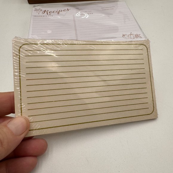 New Eccolo Wooden Recipe Box with 50 Lined Cards, 6 Dividers 7” X 4.5” X 5.5” - Picture 7 of 14